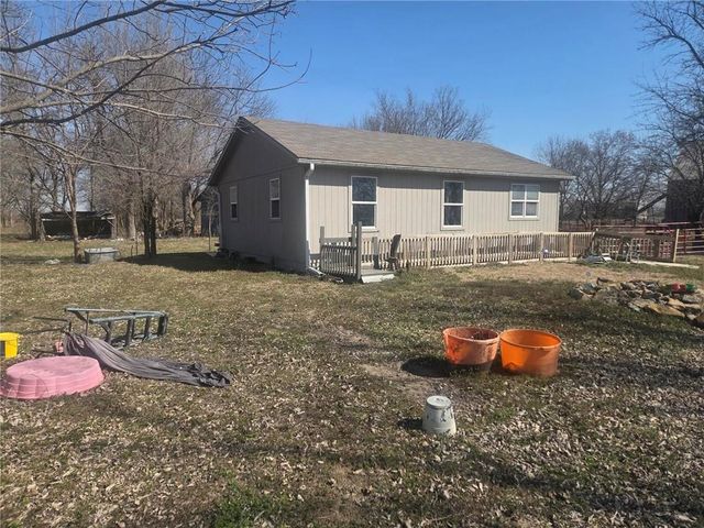 5528 W 367th Street, Louisburg, KS 66053