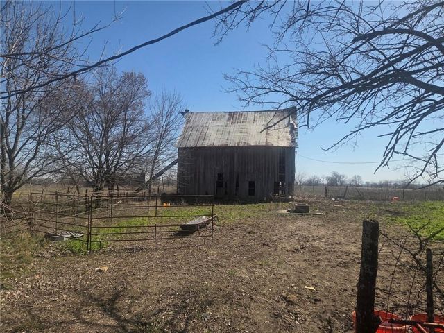 5528 W 367th Street, Louisburg, KS 66053