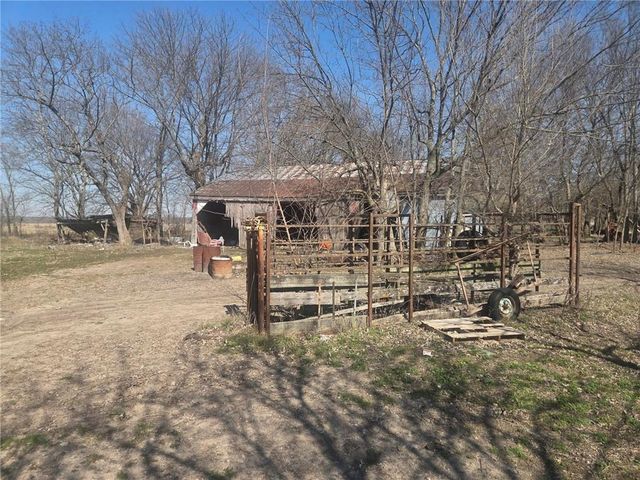 5528 W 367th Street, Louisburg, KS 66053