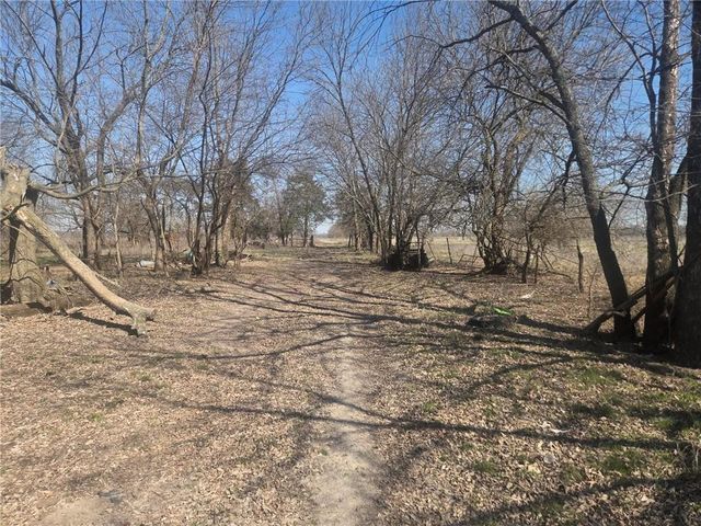 5528 W 367th Street, Louisburg, KS 66053