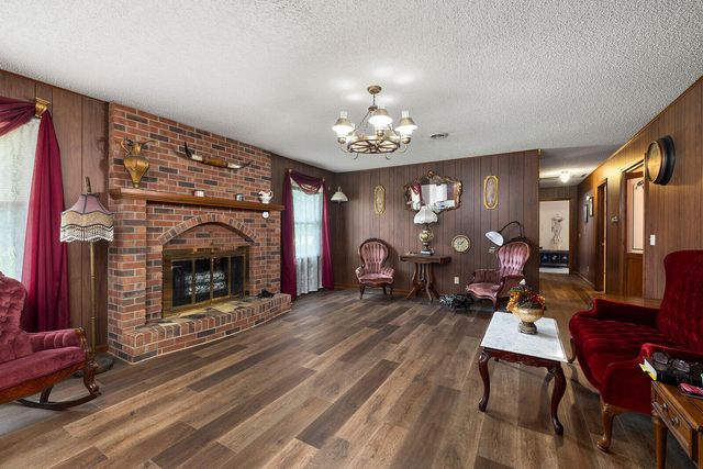 604 North Claud Avenue, Bolivar, MO 65613