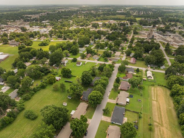 604 North Claud Avenue, Bolivar, MO 65613