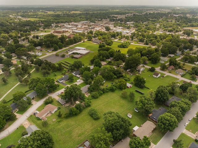604 North Claud Avenue, Bolivar, MO 65613