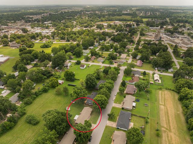604 North Claud Avenue, Bolivar, MO 65613