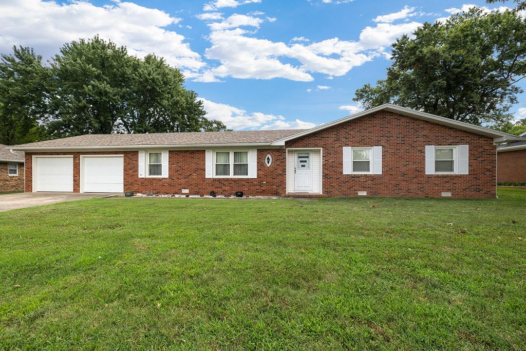 604 North Claud Avenue, Bolivar, MO 65613