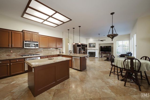 11100 Eagle Rock Drive, Bakersfield, CA 93312