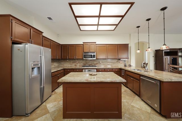 11100 Eagle Rock Drive, Bakersfield, CA 93312