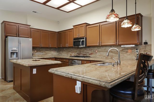 11100 Eagle Rock Drive, Bakersfield, CA 93312