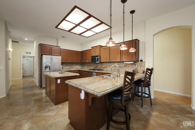 11100 Eagle Rock Drive, Bakersfield, CA 93312