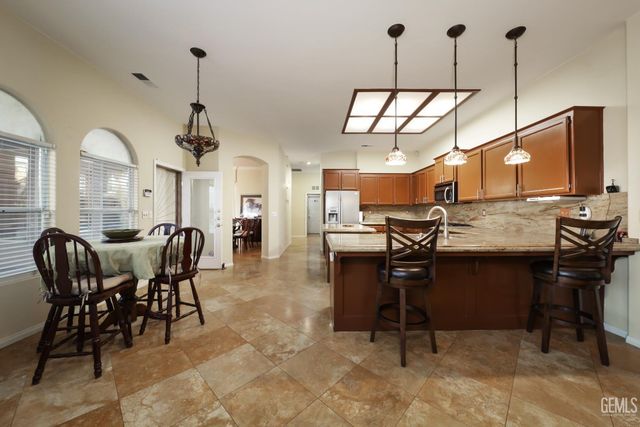 11100 Eagle Rock Drive, Bakersfield, CA 93312