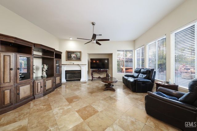 11100 Eagle Rock Drive, Bakersfield, CA 93312