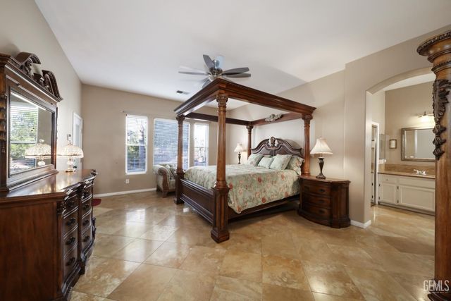 11100 Eagle Rock Drive, Bakersfield, CA 93312