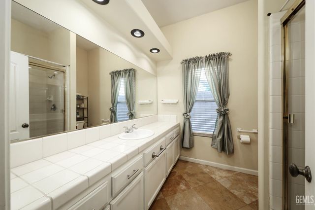 11100 Eagle Rock Drive, Bakersfield, CA 93312