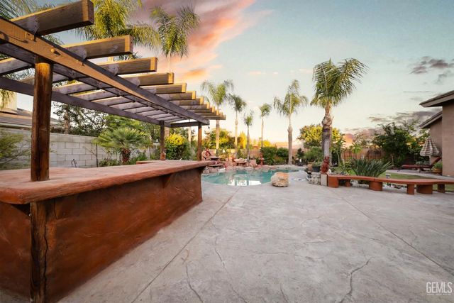 11100 Eagle Rock Drive, Bakersfield, CA 93312