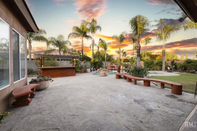 11100 Eagle Rock Drive, Bakersfield, CA 93312