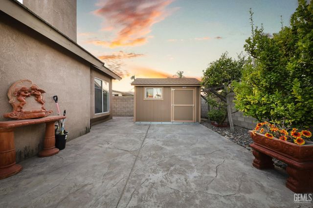 11100 Eagle Rock Drive, Bakersfield, CA 93312