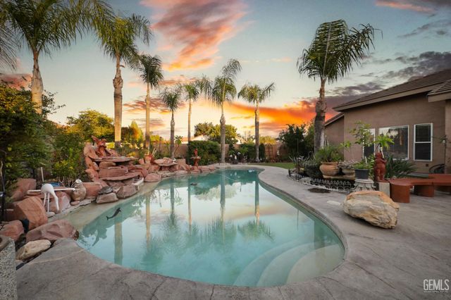 11100 Eagle Rock Drive, Bakersfield, CA 93312