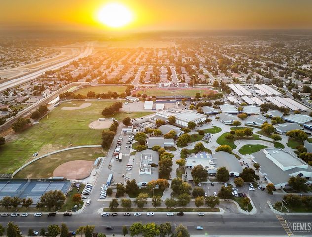 11100 Eagle Rock Drive, Bakersfield, CA 93312