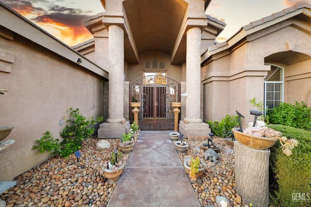 11100 Eagle Rock Drive, Bakersfield, CA 93312