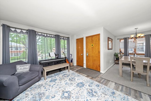 3827 Scoville Avenue, Berwyn, IL 60402