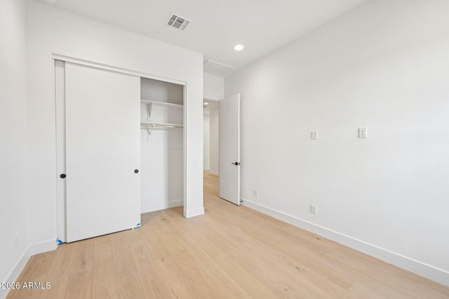 2451 E AQUARIUS Place, Chandler, AZ 85249