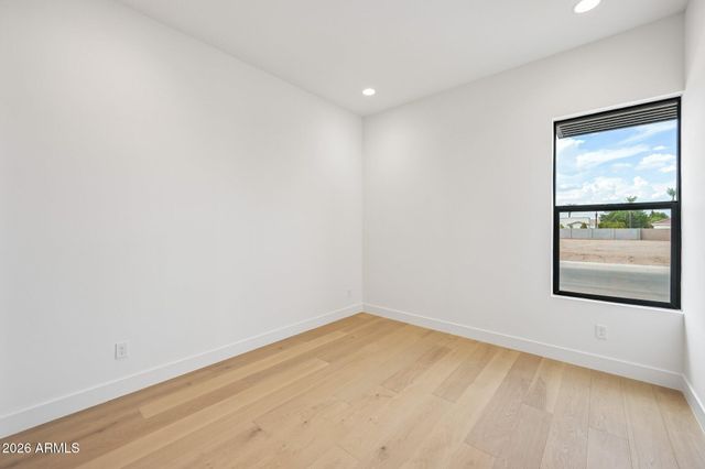 2451 E AQUARIUS Place, Chandler, AZ 85249