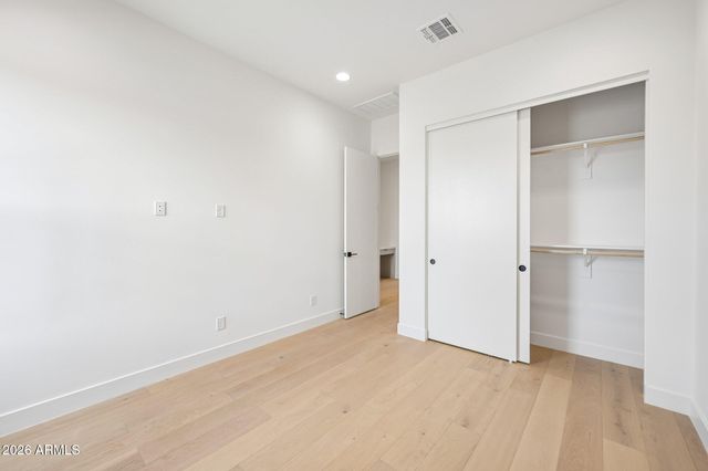 2451 E AQUARIUS Place, Chandler, AZ 85249