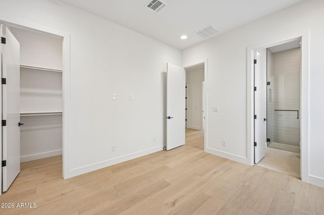 2451 E AQUARIUS Place, Chandler, AZ 85249