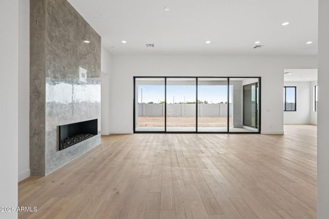 2451 E AQUARIUS Place, Chandler, AZ 85249