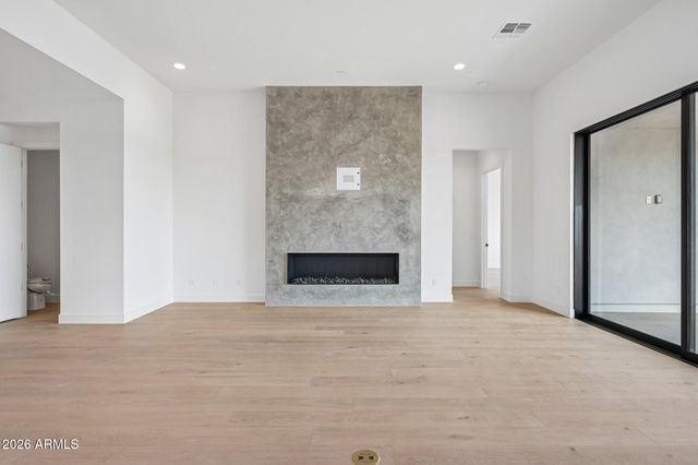 2451 E AQUARIUS Place, Chandler, AZ 85249