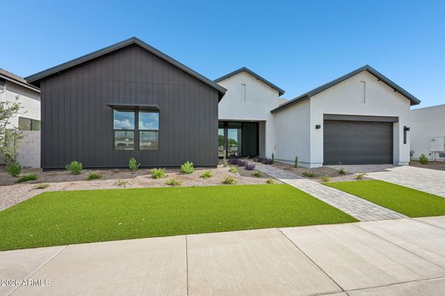 2451 E AQUARIUS Place, Chandler, AZ 85249