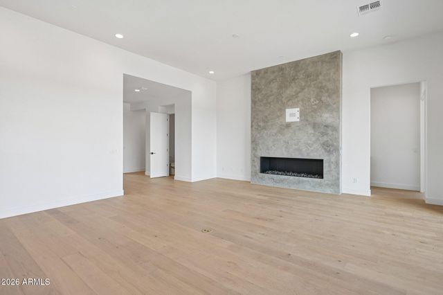 2451 E AQUARIUS Place, Chandler, AZ 85249