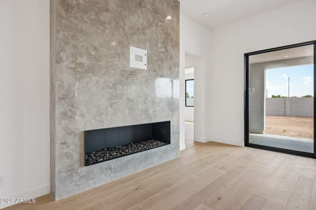 2451 E AQUARIUS Place, Chandler, AZ 85249