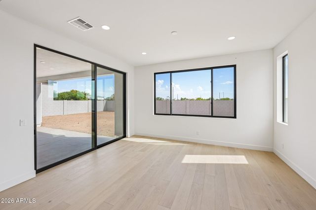 2451 E AQUARIUS Place, Chandler, AZ 85249