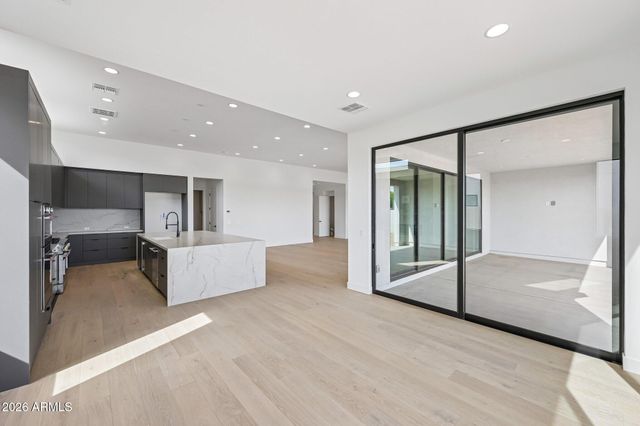 2451 E AQUARIUS Place, Chandler, AZ 85249