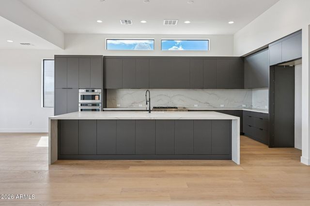 2451 E AQUARIUS Place, Chandler, AZ 85249
