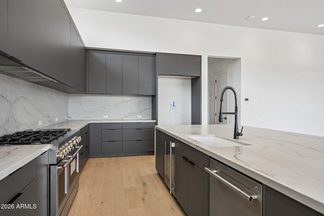 2451 E AQUARIUS Place, Chandler, AZ 85249