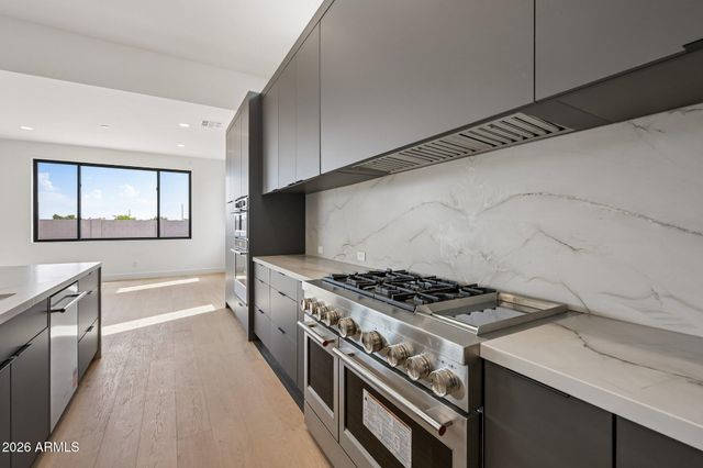 2451 E AQUARIUS Place, Chandler, AZ 85249