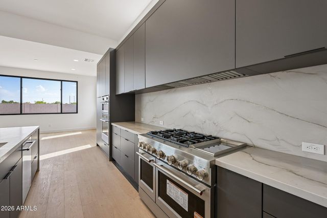 2451 E AQUARIUS Place, Chandler, AZ 85249