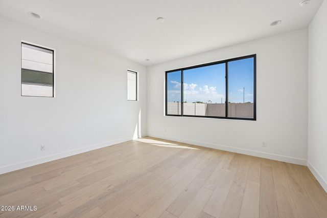 2451 E AQUARIUS Place, Chandler, AZ 85249