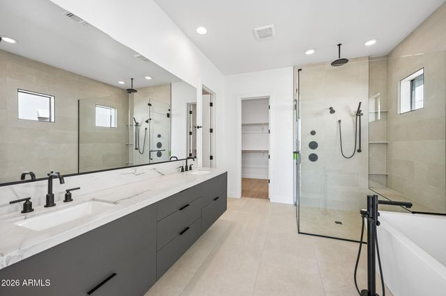 2451 E AQUARIUS Place, Chandler, AZ 85249