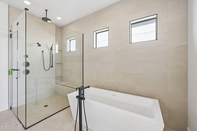 2451 E AQUARIUS Place, Chandler, AZ 85249