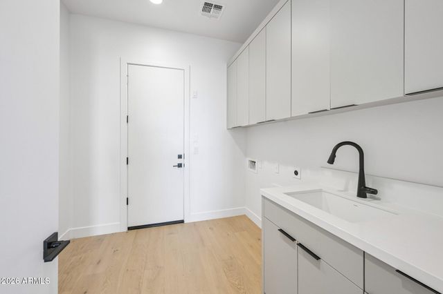 2451 E AQUARIUS Place, Chandler, AZ 85249
