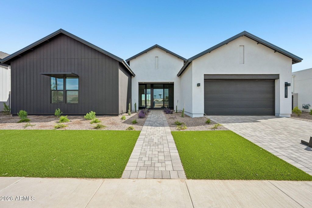 2451 E AQUARIUS Place, Chandler, AZ 85249 — exterior