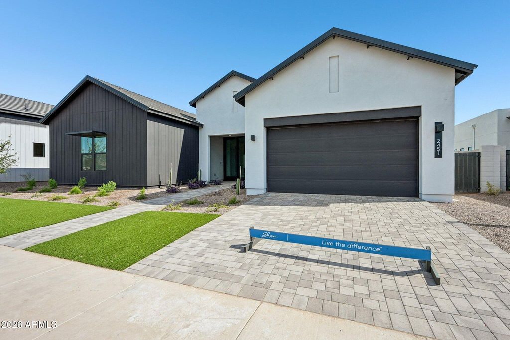 2451 E AQUARIUS Place, Chandler, AZ 85249 — photo 3