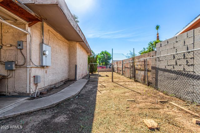 616 W MOBILE Lane, Phoenix, AZ 85041