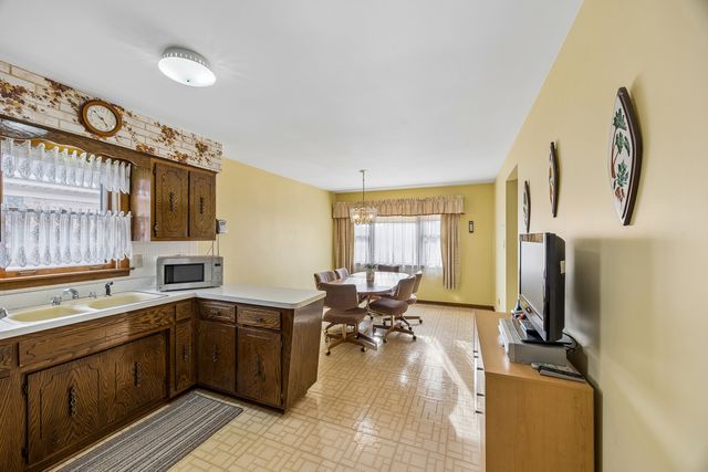648 Escanaba Avenue, Calumet City, IL 60409