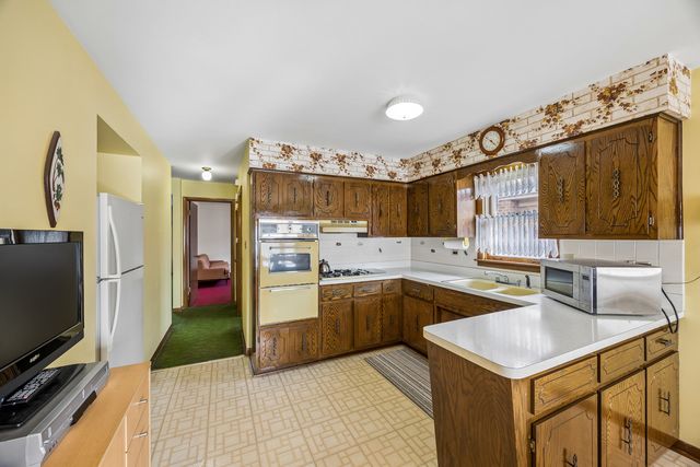 648 Escanaba Avenue, Calumet City, IL 60409