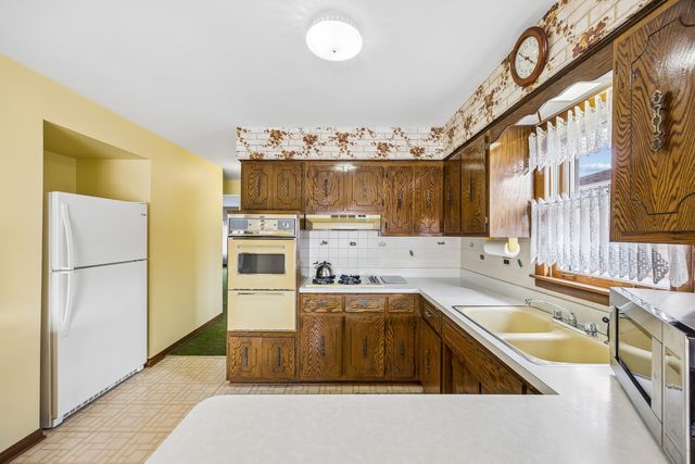 648 Escanaba Avenue, Calumet City, IL 60409