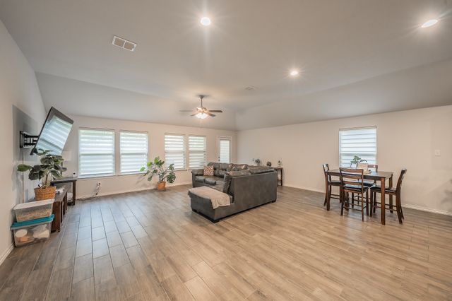 9916 Mescalbean Boulevard, Fort Worth, TX 76036